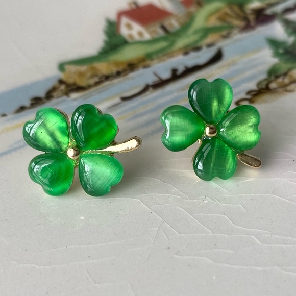 ✨Modcloth Sweet Shamrock Earrings - Picture 6 of 7